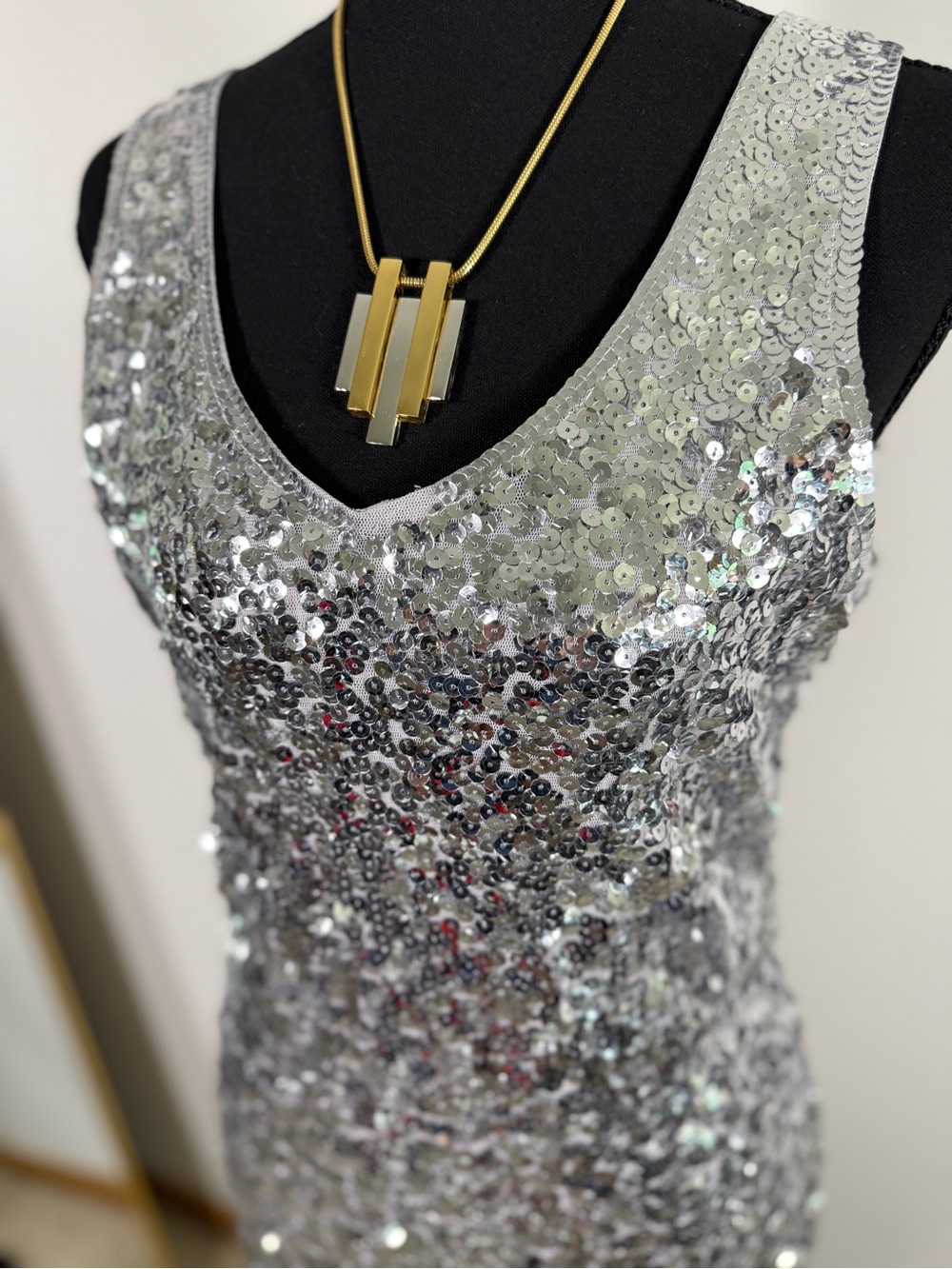 Silver Sequin Cocktail Party Dress Size M Sleeveless V Neck Sparkle - Picture 4 of 9